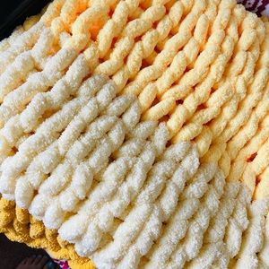 Three toned yellow chunky knit blanket
